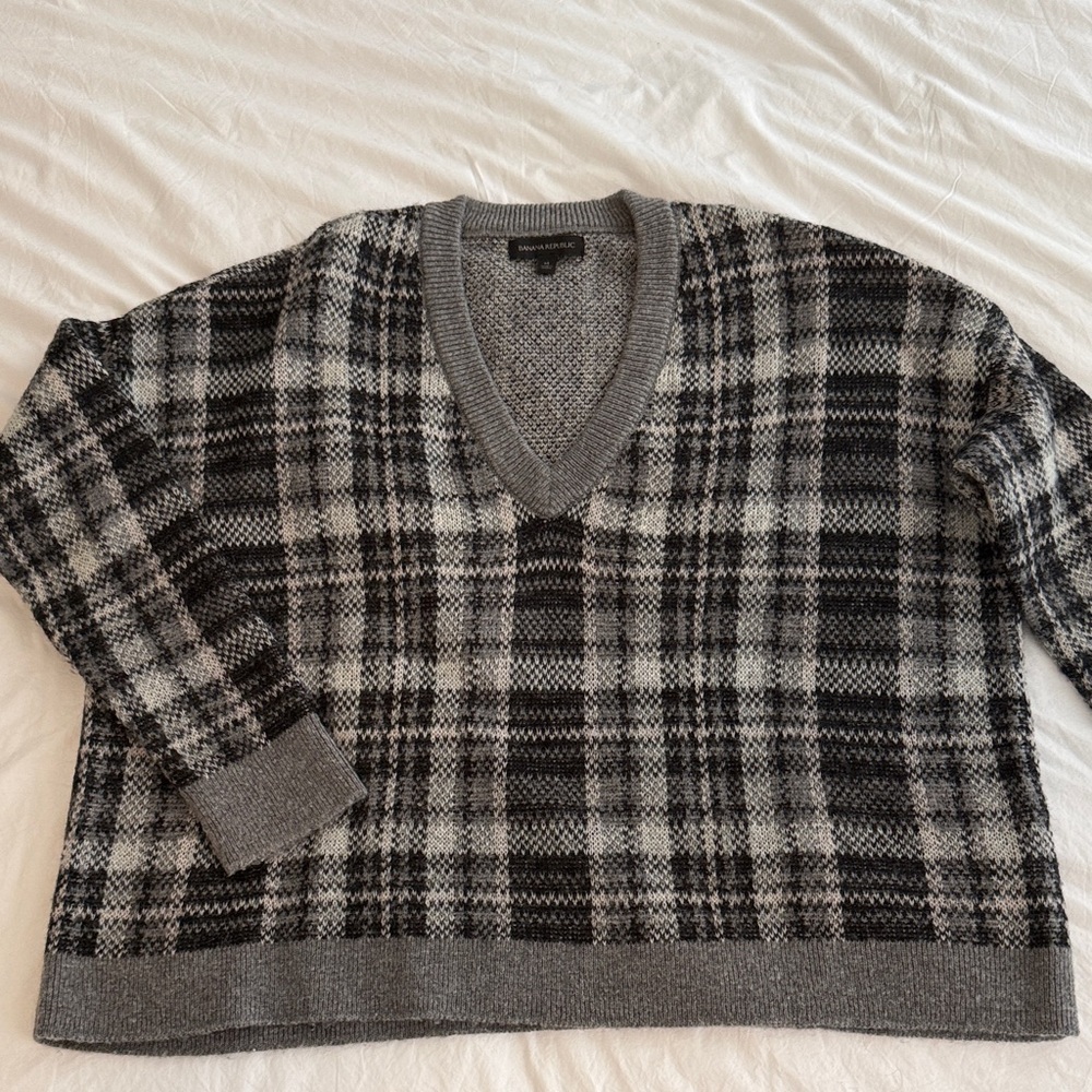 Banana Republic V-Neck Black and Gray Wool Sweater